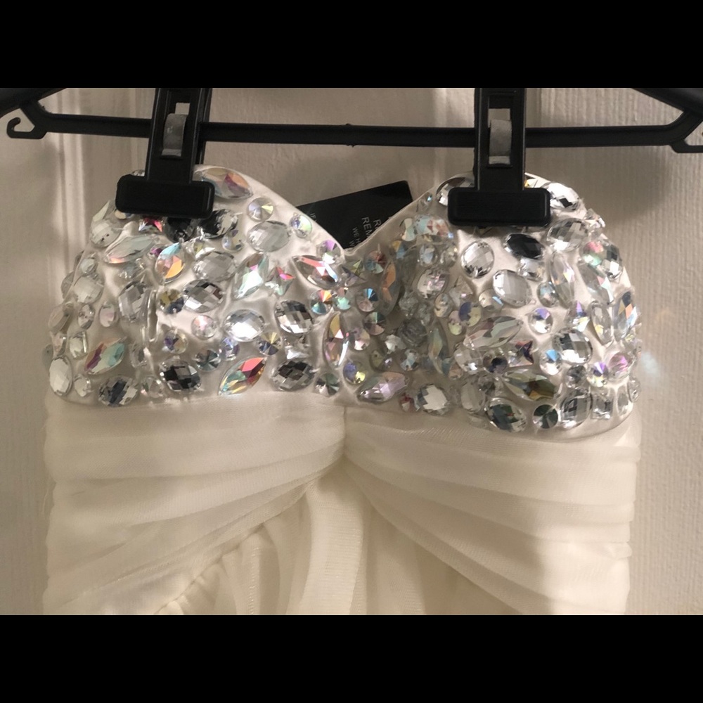 White short formal dress - Picture 2 of 10